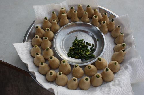 Kaju Kalash Recipe - Dessert made out of Cashew Nuts - 10 Mar 12