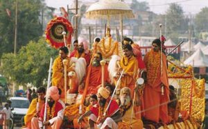 Read more about the article Showing off and making Money – Sadhus and Gurus on the Kumbh Mela – 24 Jan 13