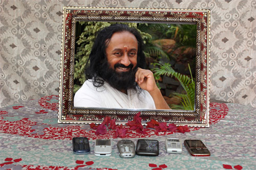 Sri Sri Ravi Shankar suggests charging Mobile Phones in front of his Picture - 18 Feb 13