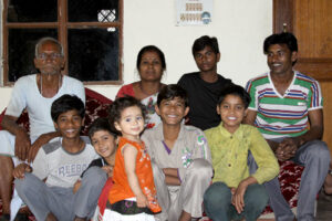 Read more about the article The Advantage of a Joint Family for the Indian Mother – 16 Apr 13