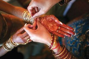 Read more about the article Wegen der indischen Gastfreundschaft können auch nicht-indische Gäste zu indischen Hochzeiten kommen – 25 Nov 13