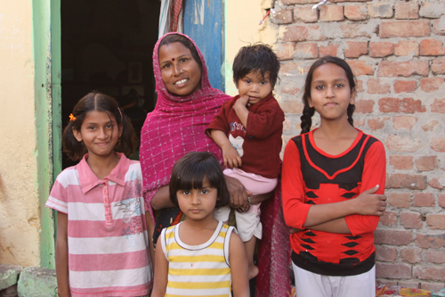 Eine indische Großfamilie mit 33 Familienmitgliedern - Unsere Schulkinder - 20 Dez 13