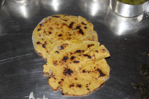 Makki di Roti - Recipe for delicious Indian Cornmeal Bread - 28 Dec 13