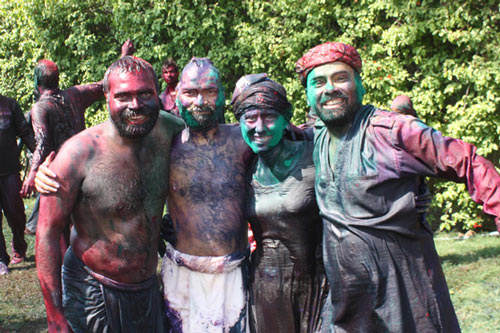 Read more about the article Holi at the Ashram – crazy but safe Fun – 8 Mar 15