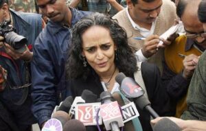 Read more about the article Arundhati Roy: Kashmir Is not Part of India – 27 Oct 10