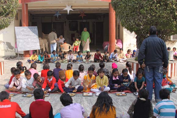 Read more about the article Stress-free Christmas Celebration at the Ashram – 24 Dec 10