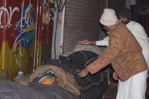 Read more about the article Distributing Blankets to the Homeless – A different Way to celebrate the New Year – 5 Jan 12